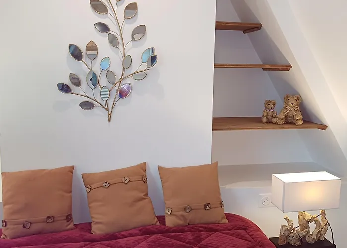 Pensjonat Le Sourire Du Troubadour - 8 - Baignade A 300 M - Salle De Jeux - Poele A Bois *